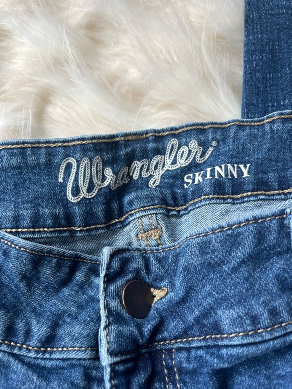 Wrangler Skinny Jeans Women's 13x30 Mid Rise Skinny Medium Wash - Picture 4 of 5